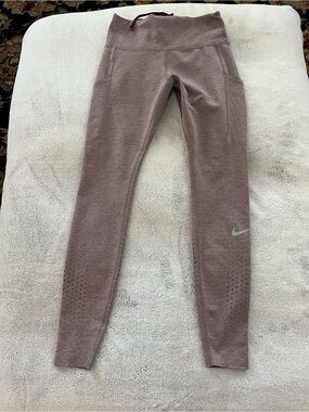 Nike women’s Rose-Mauve Performance Leggings